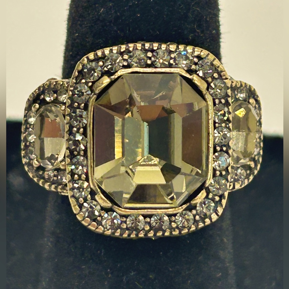 Heidi Daus Art Deco Crystal Ring          Size 6